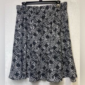Alfani Black and White Geometric flare Skirt women’s size M